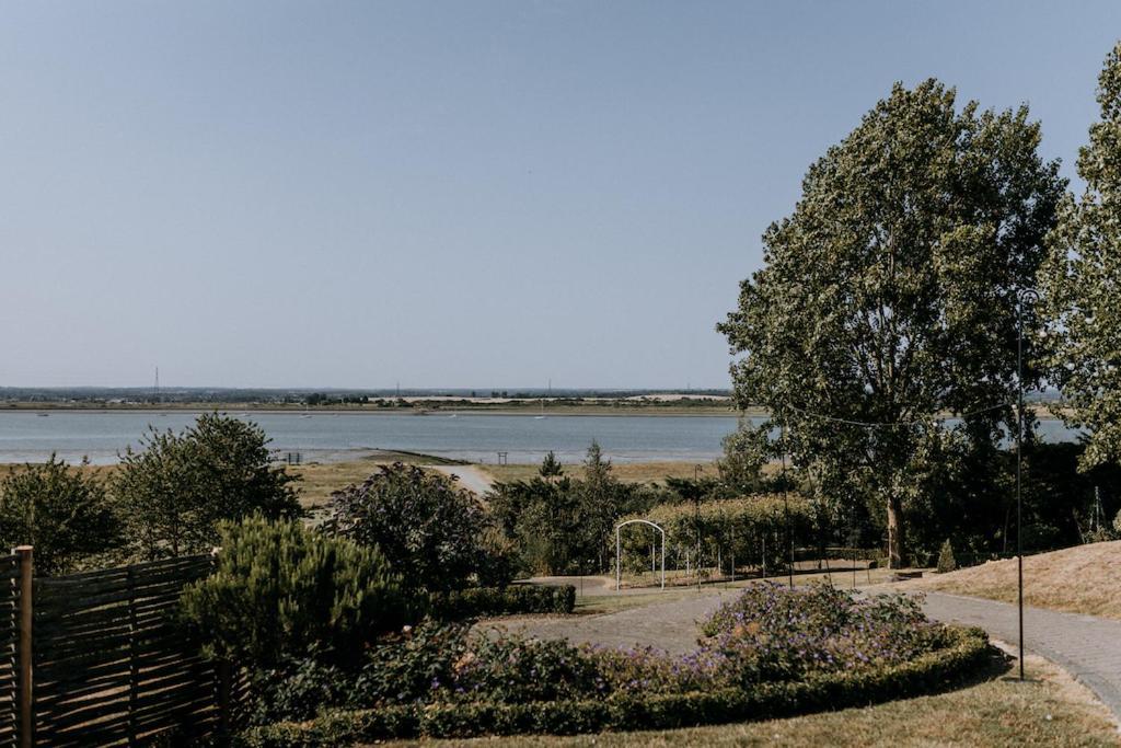 The Ferry House Bed and Breakfast Eastchurch Eksteriør billede